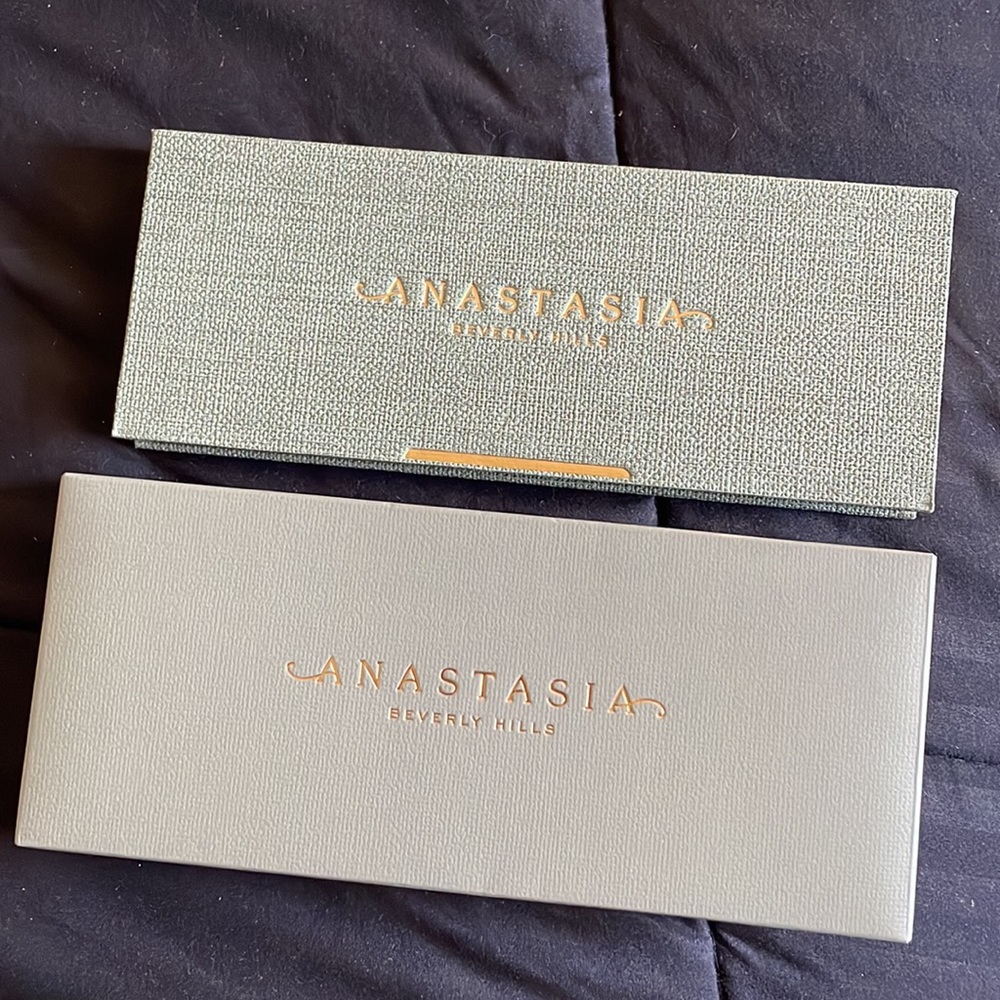 ABH Nouveau Palette - Picture 2 of 9